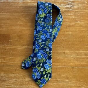 Jos. A. Bank Reserve Navy Blue Floral 61” x 3” 100% Silk Tie